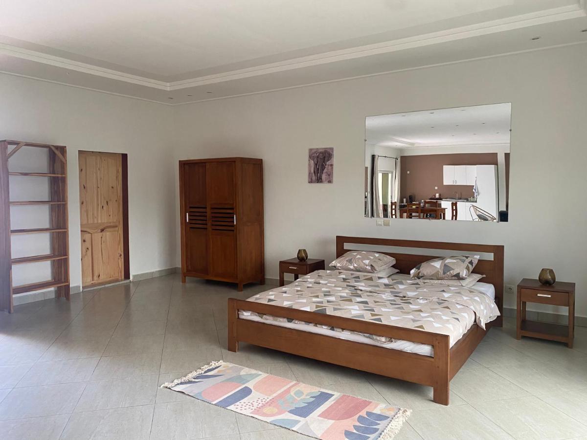 L'Oasis Guesthouse Котону Екстер'єр фото