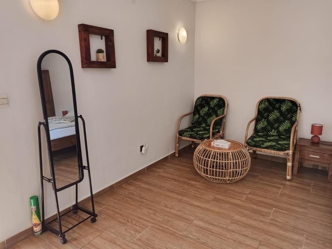 L'Oasis Guesthouse Котону Екстер'єр фото