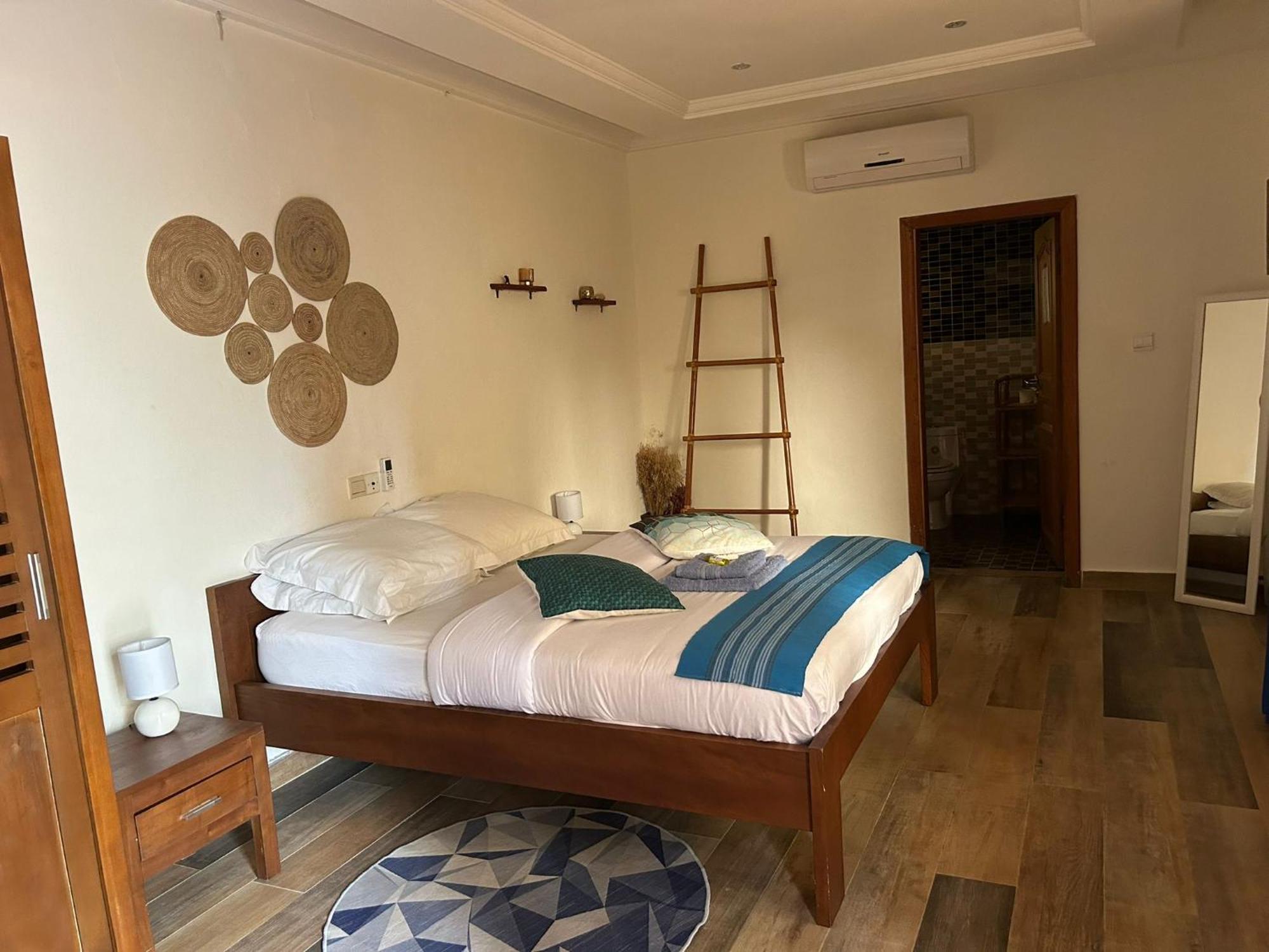L'Oasis Guesthouse Котону Екстер'єр фото