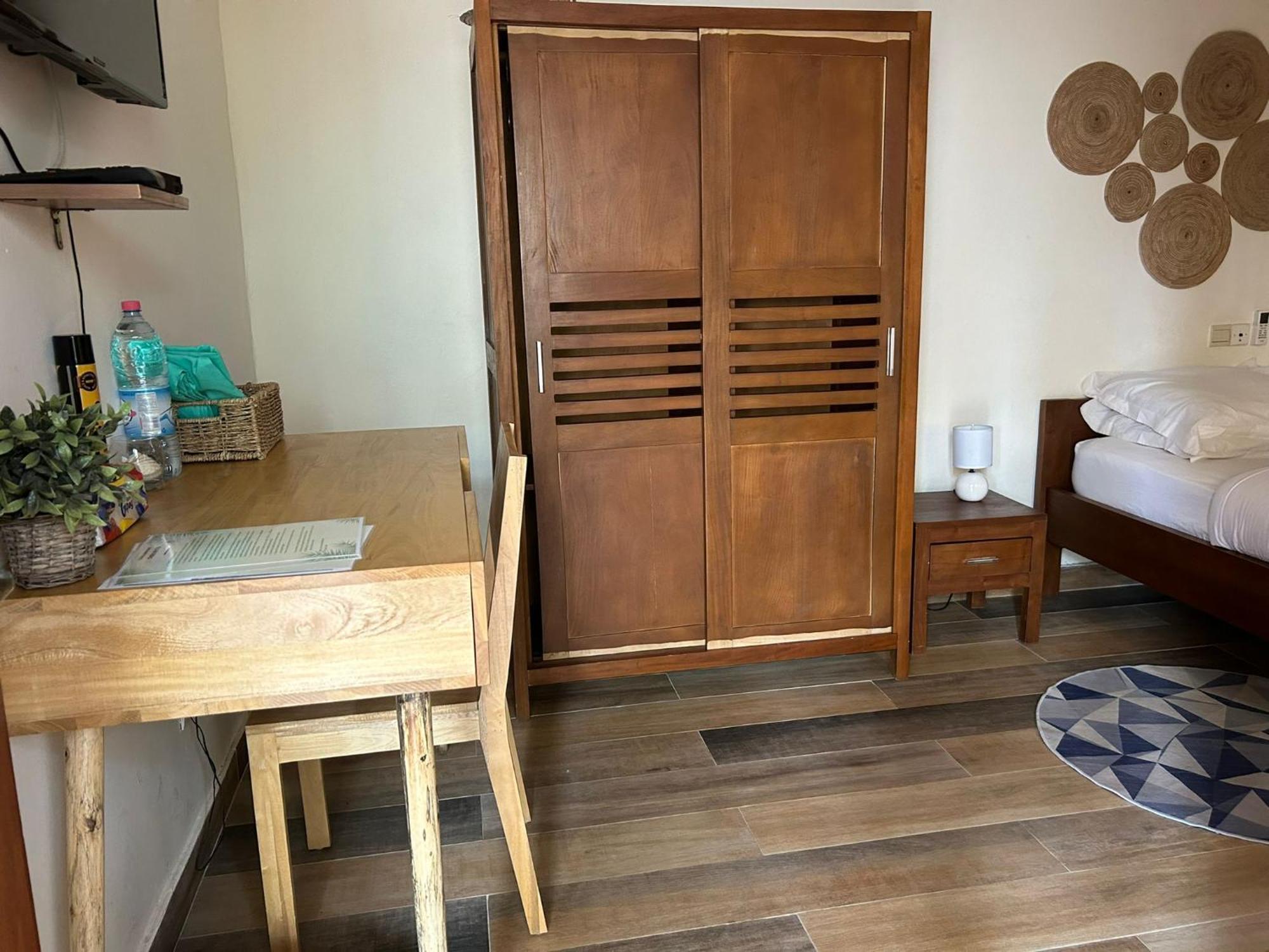 L'Oasis Guesthouse Котону Екстер'єр фото