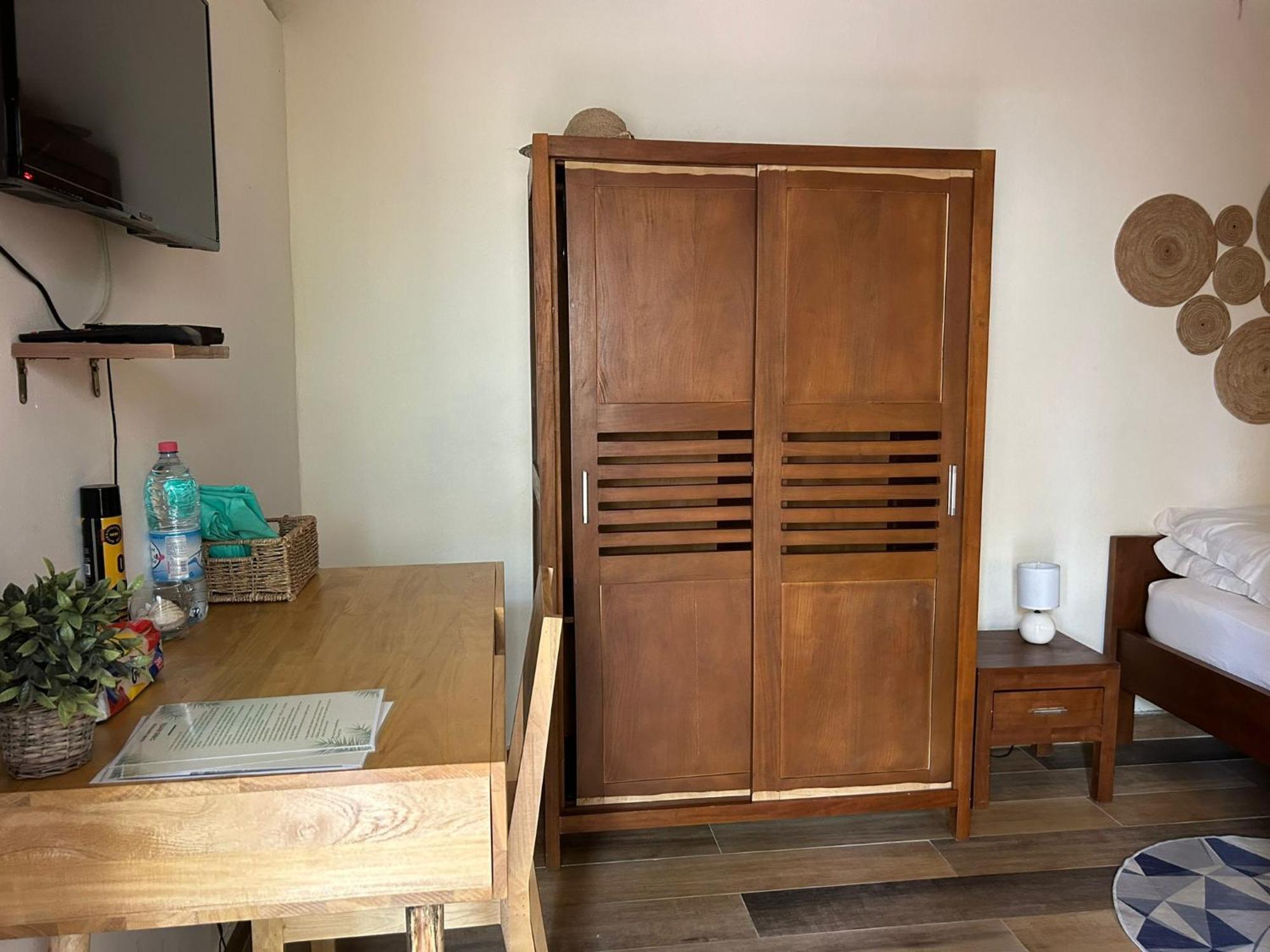 L'Oasis Guesthouse Котону Екстер'єр фото