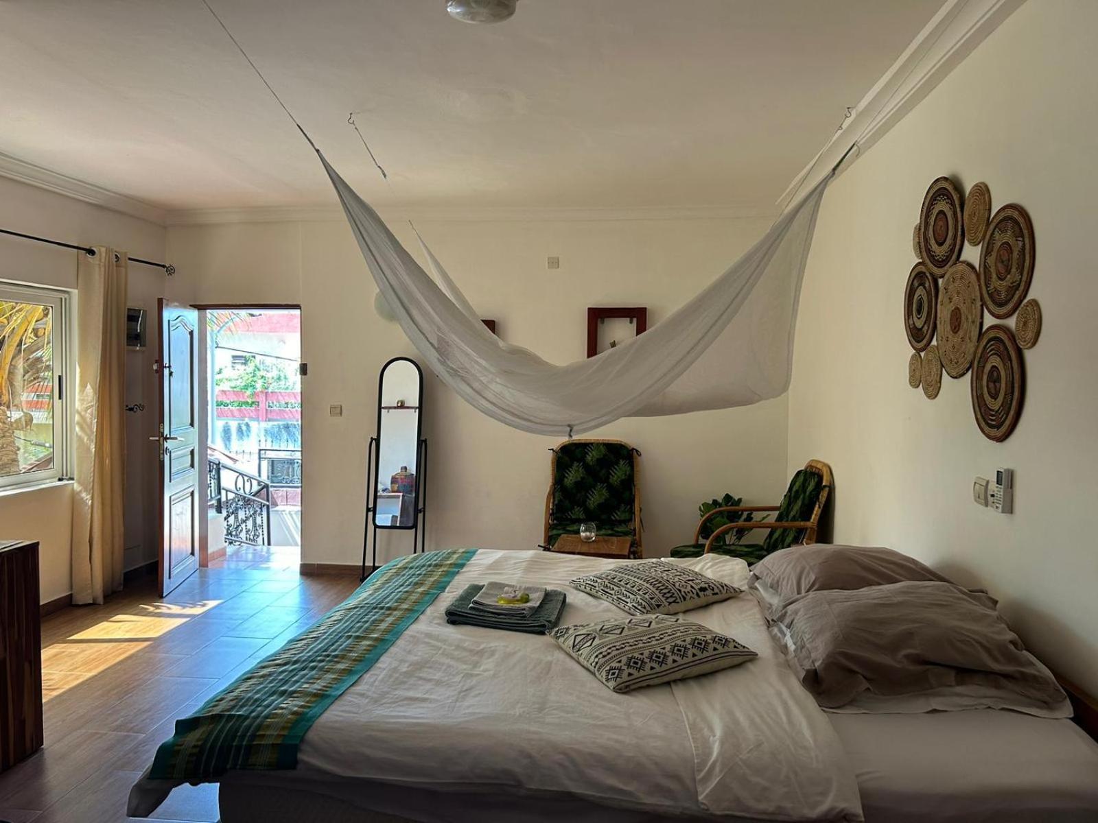 L'Oasis Guesthouse Котону Екстер'єр фото
