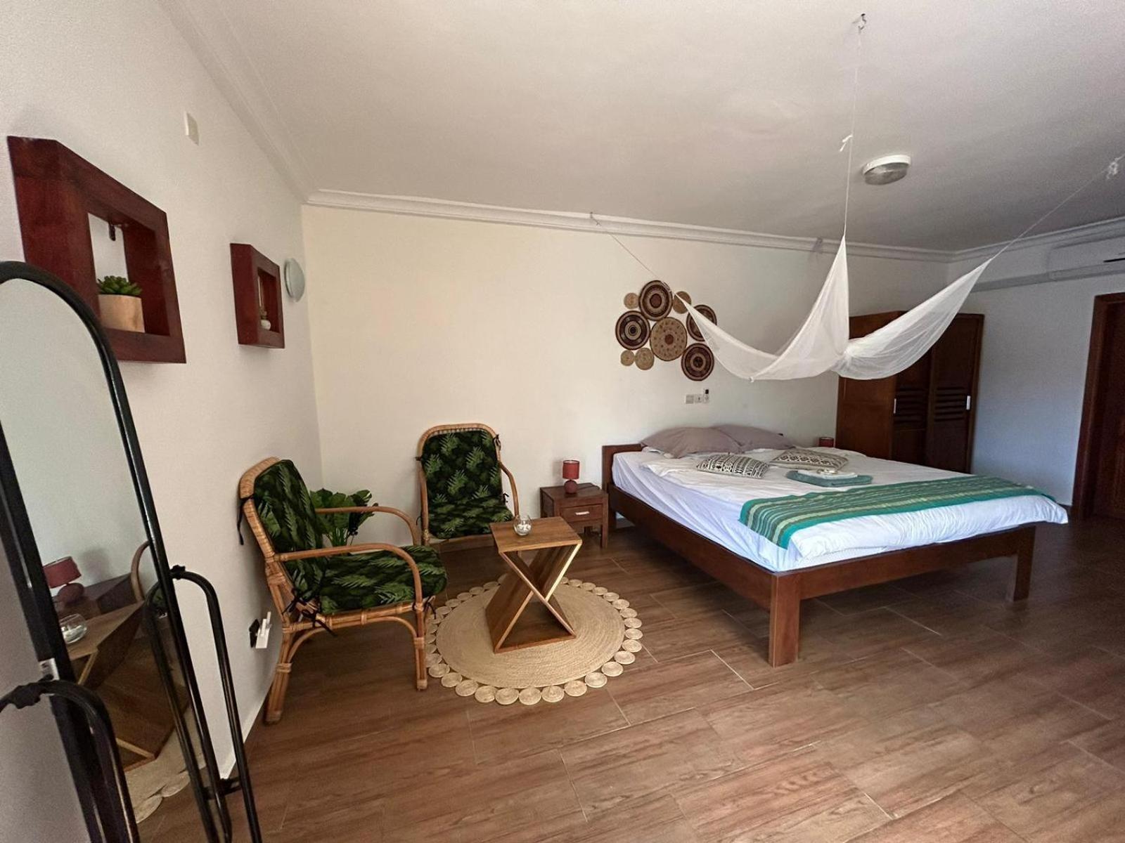 L'Oasis Guesthouse Котону Екстер'єр фото