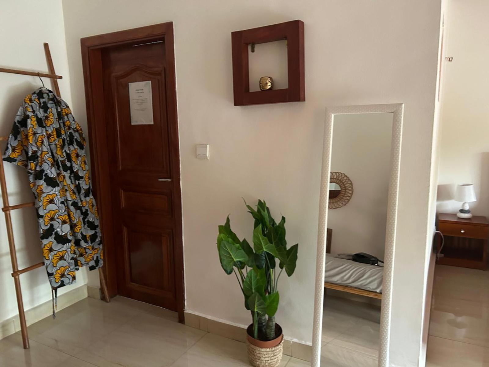 L'Oasis Guesthouse Котону Екстер'єр фото