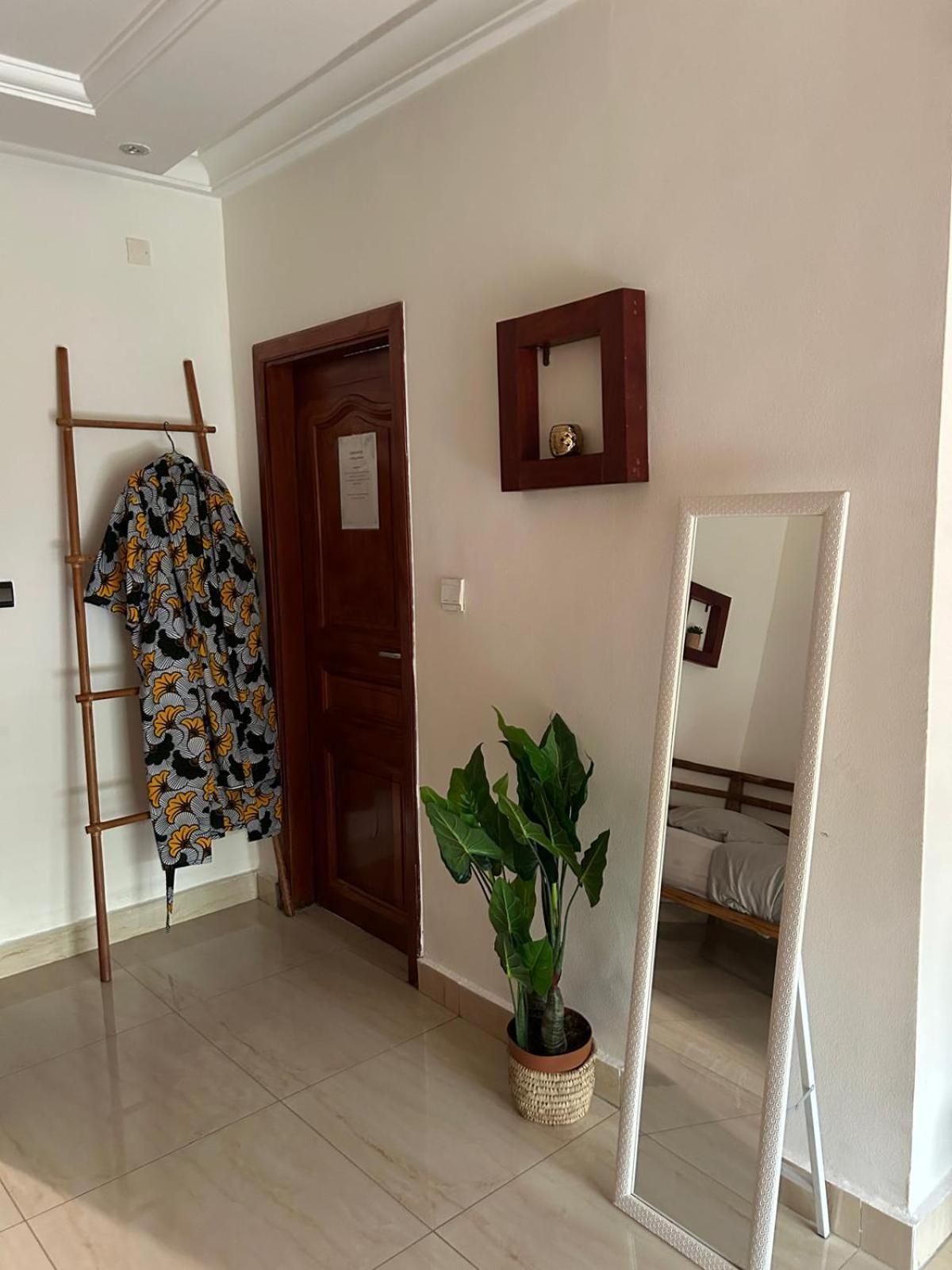 L'Oasis Guesthouse Котону Екстер'єр фото